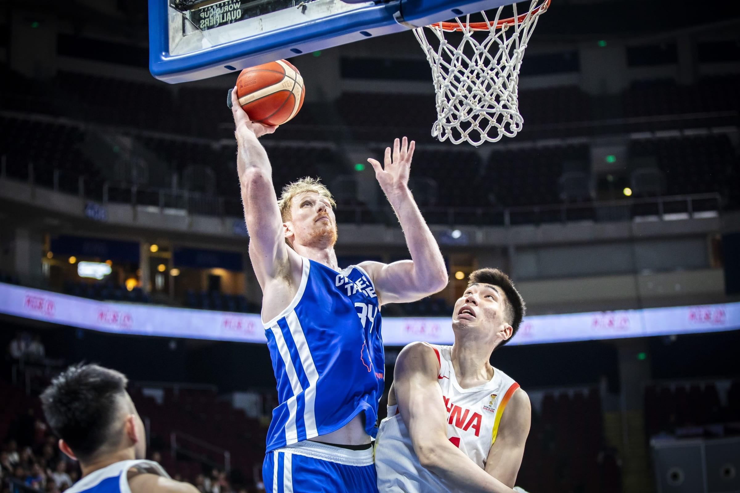 星空体育入口-体力不支，高柏铠全场出战36分钟&amp;amp;投篮14中8，得到19分11篮板